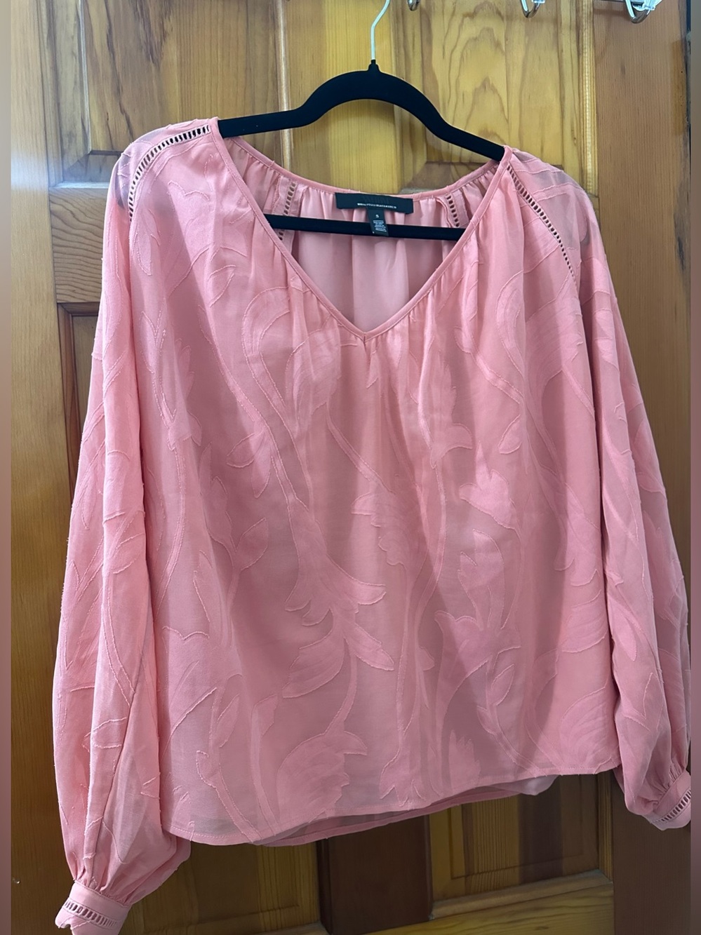 White House Black Market Pink V-Neck Textured Balloon Sleeve Blouse